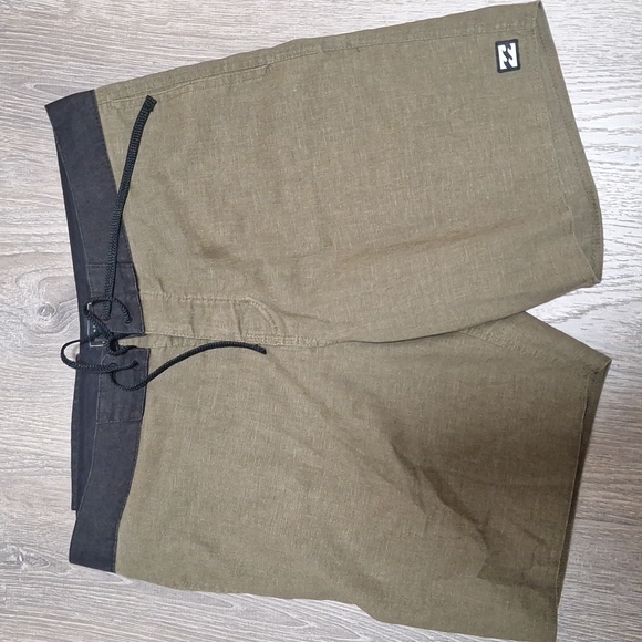Billabong Other - Billabong Men's Olive Board Shorts | Faded Tropical Pattern | Size 30